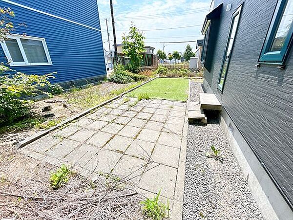 【リフォーム完成済】住宅裏側のお庭の写真です。冬は雪捨て場としても活用できます。