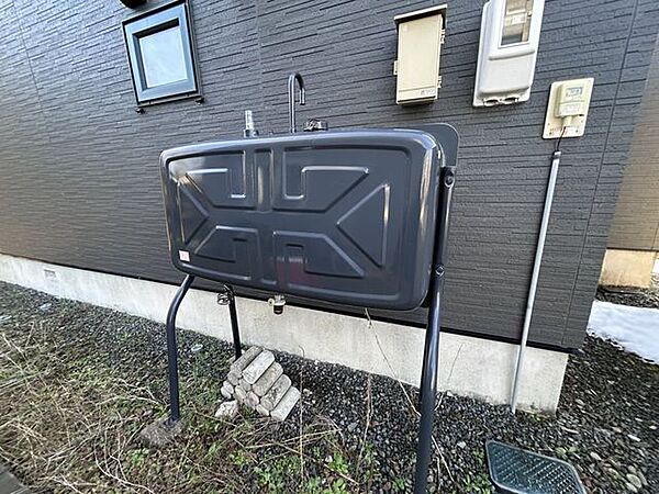 【リフォーム完成済】灯油タンクの写真です。住宅内のお湯は灯油が熱源になっています。