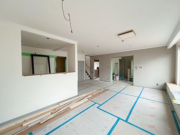 【リフォーム中】別アングルからのリビングです。ダウンライトを新設します。