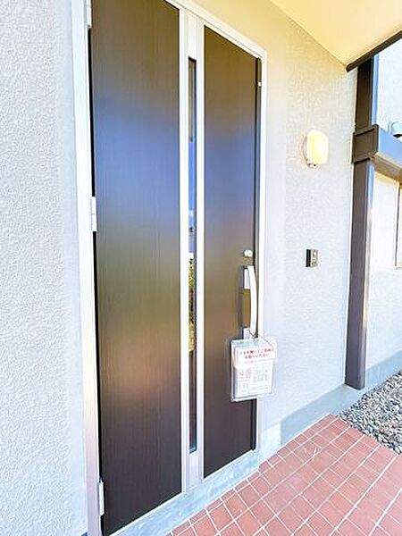 【リフォーム済】玄関ドアは断熱性の物を新品交換致しました。