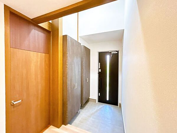 【リフォーム済】玄関内側です。