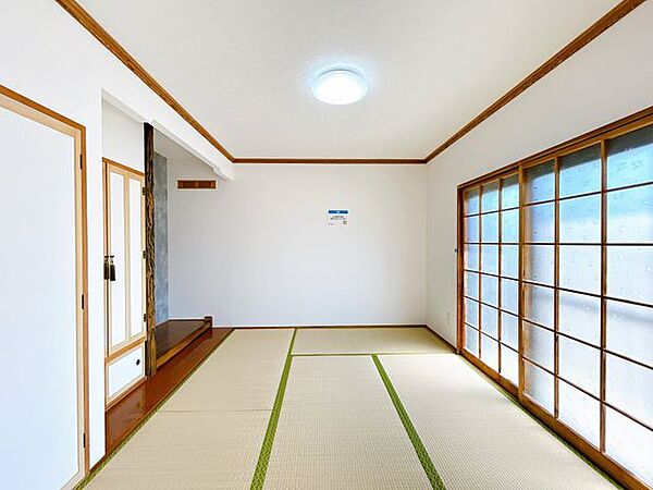 【リフォーム済】1階和室です。クロスの張替えと畳の表替えを行いました。
