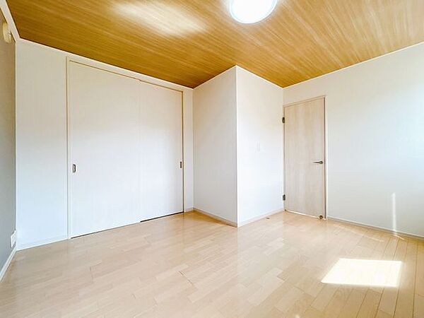 【リフォーム済】1階洋室です。リビングを縮小して7帖の洋室に変更しました。3LDKの使いやすいお家に生まれ変わりました。