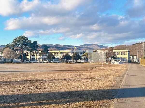 【周辺環境写真】最寄りの小学校は相内小学校です。徒歩約7分(約500ｍ)の位置にあります。比較的、小学校のお子様にも通いやすい距離となっております。 450m