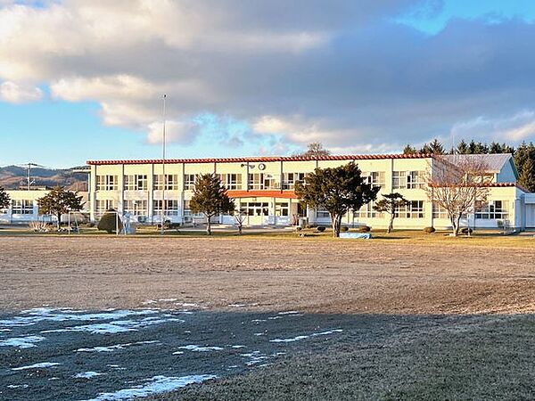 【周辺環境写真】最寄りの中学校は相内中学校です。徒歩約13分(約1000ｍ)の位置にあります。少し距離は遠いですが中学生にもなると体も大きくなり体力向上にも良い距離だと思います。