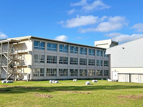 北見市立南 【周辺環境写真】中学校は南中学校です。徒歩約12分（約900ｍ）の位置にあります。お子様が学校近くの住宅を探している方が多いです。