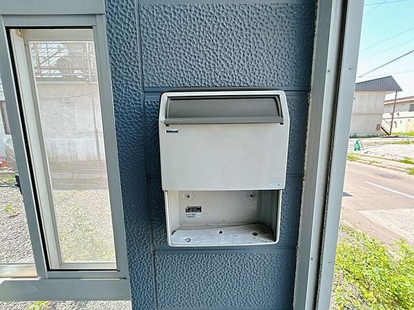 【リフォーム済み】宅配ボックスになります。こちらはクリーニングを行いました。