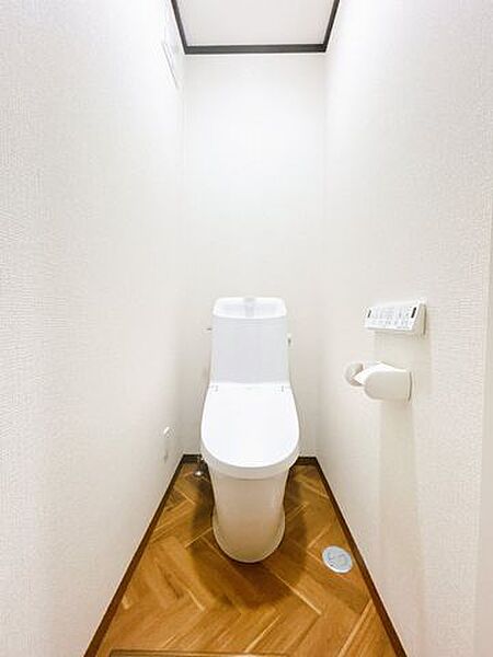 【リフォーム済】新品のトイレに交換致しました。直接肌に触れる部分になりますので新品だと嬉しいですね。