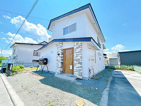 【リフォーム済】閑静な住宅街にあるおうちです。屋根と外壁は塗装し直して、明るい住宅に生まれ変わりました。