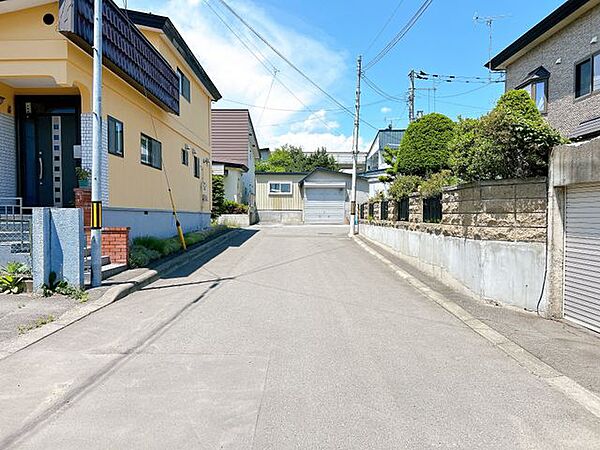 【前面道路】幅員8ｍの道路に面しています。