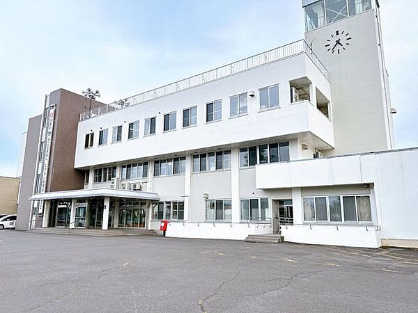 【周辺環境】住宅から約650ｍの位置に清里町役場がございます。