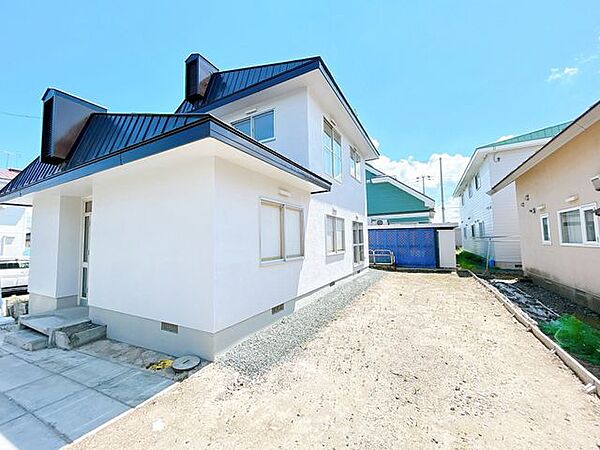 【リフォーム済】サンルームを解体して庭に致しました。広々しているので、家族が多くても洗濯干しに困りません。