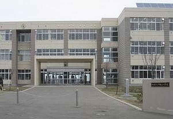 【周辺環境】住宅から約2000ｍの位置に網走市立中央小学校がございます。少し遠いですが、元気な体作りと思って通学させてあげてください。 2270m