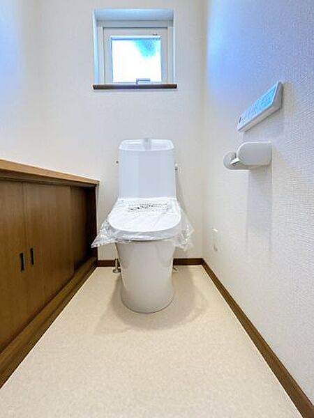 【リフォーム後】温水洗浄機能付きのトイレに交換致しました。