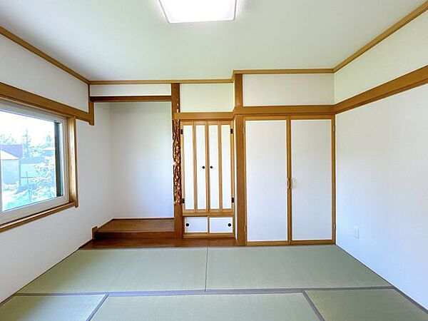 【リフォーム後】6帖和室です。畳表替、クロス張替致しました。