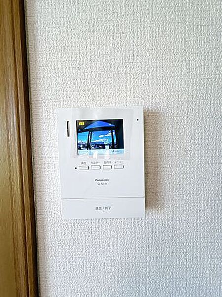 【リフォーム後】テレビモニターホンです。新品交換致しました。録画機能も付いており留守中の画像も残りますので、誰が来客されたか記録も残り安心ですね。