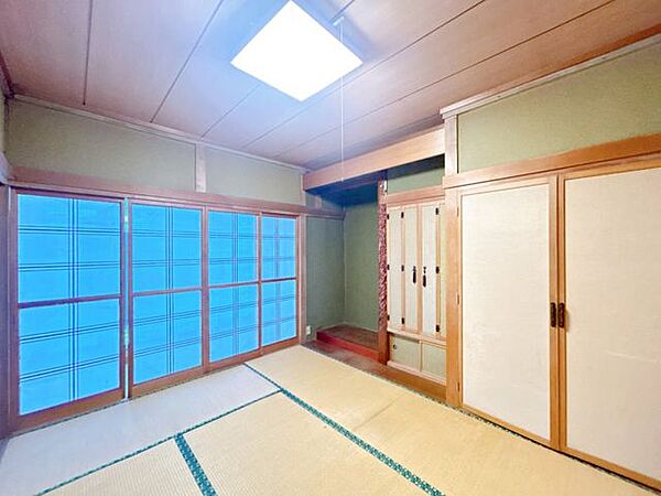 【RF前】1階南側和室写真です。こちらは床の畳をフロアに変更いたします。収納もクローゼットに変更して洋室に仕様変更いたします。