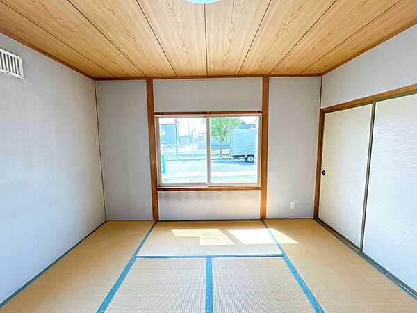 【リフォーム中】1階東側居室は床、壁紙の張替えを行い和室→洋室へ変更致します。