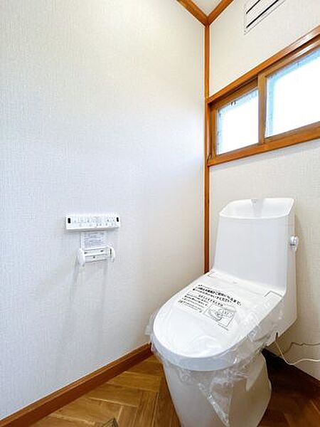 【リフォーム済】トイレは新品に交換いたしました。温水洗浄機能付きです。