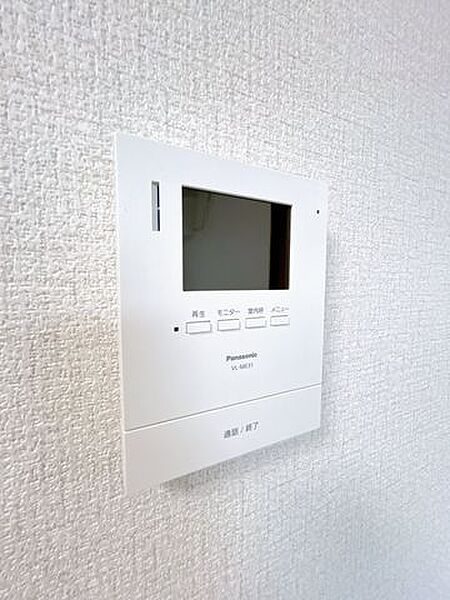 【リフォーム済】モニター付インターホンです。画面録画機能もあるので、外出中のご来客も確認できるのは便利ですね。