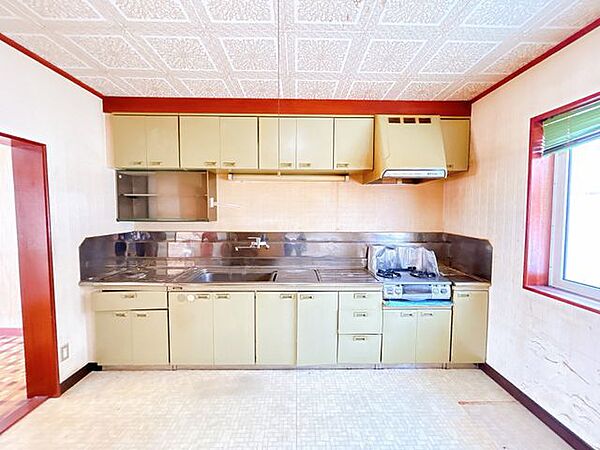 【リフォーム前】キッチンです。新品に交換予定です。