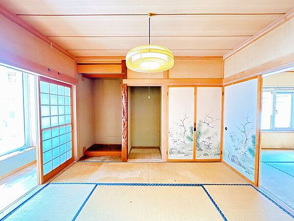 【リフォーム前】1階和室です。畳表替え、クロス張替を行います。