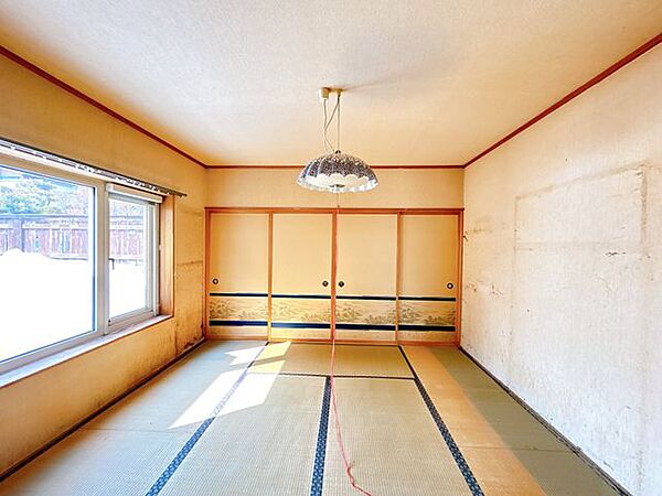 【リフォーム前】1階和室です。フローリング重張、クロス張替、クローゼット新設し洋室へ変更致します。