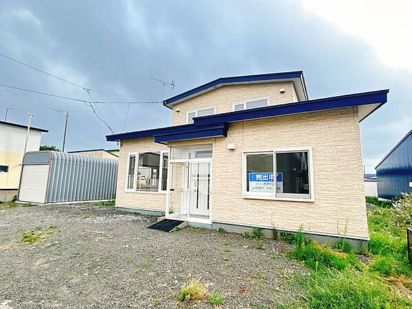 【駐車場】宅前に2～3台駐車可能です。来客用の駐車場も確保できますね。