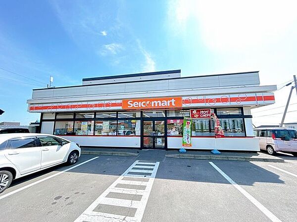 セイコーマート桜ヶ岡店 【コンビニ】セイコーマート桜ケ岡店まで徒歩2分（160ｍ）コンビニが近くにあるとお買い物が非常に楽ですね。
