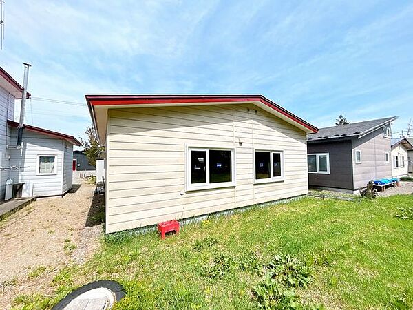 【リフォーム中】外観写真になります。外壁屋根は塗装工事を行います。窓も交換されているので住宅の見た目も大きく変わりますね。