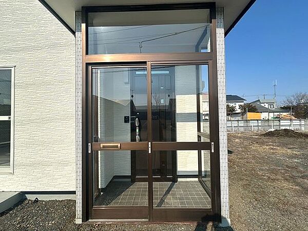 【リフォーム済】風除室です。玄関入口には風除室があります。雨・雪よけになるので、旭川の厳しい冬でも住宅入口を暖かく保ってくれます。