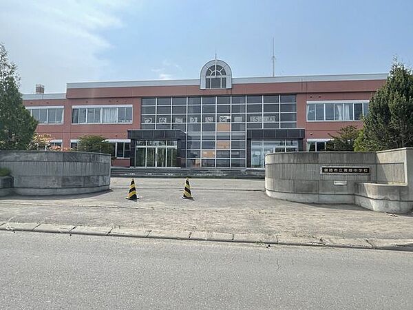 【中学校】青陵中学校 750m