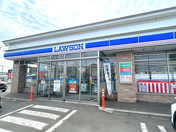 【コンビニ】ローソン新富士5丁目店まで徒歩6分（461ｍ）コンビニが近くにあるとお買い物が非常に楽ですね。