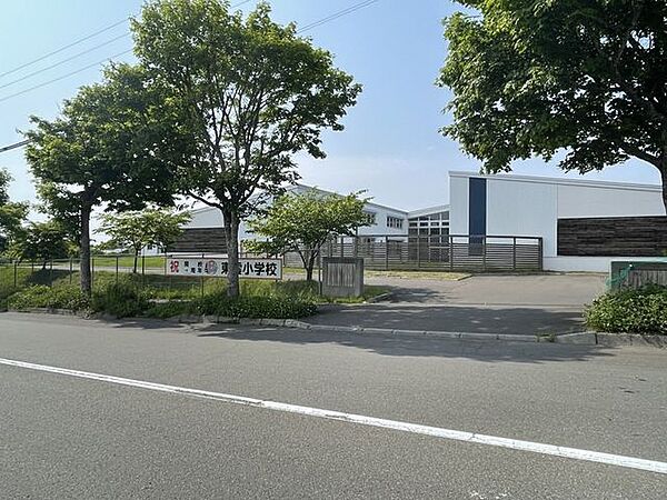 【周辺写真】東雲小学校まで徒歩4分（約280ｍ）学校が近いと毎朝安心して送り出せますね。