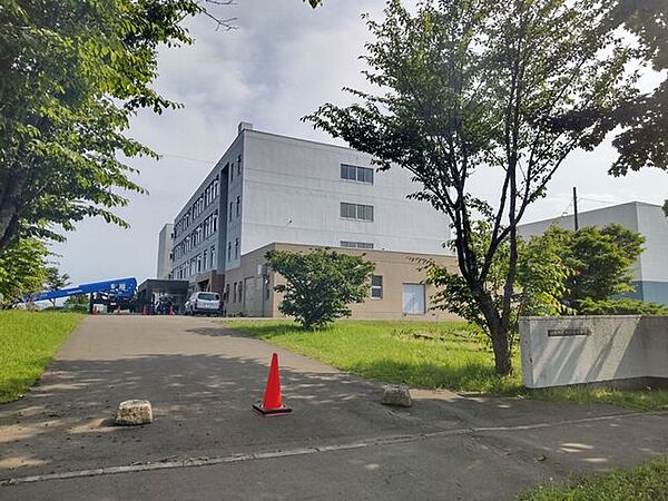 【周辺写真】桜が丘中学校まで徒歩20分（約1600ｍ）登下校でお友達とたくさんコミュニケーションが取れますね。