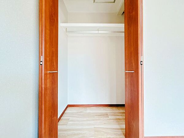 【リフォーム後】1階和室→洋室の収納はクローゼットを新設いたしました。