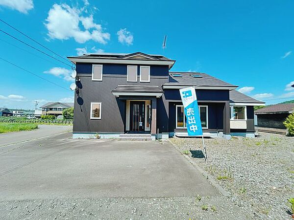 【外観】外壁はガルバリウム鋼板になっております。耐用年数が長くランニングコストを抑えることができます。