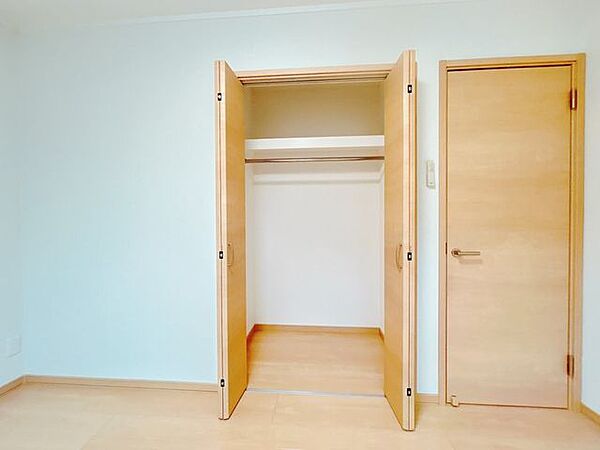 【2階洋室収納】