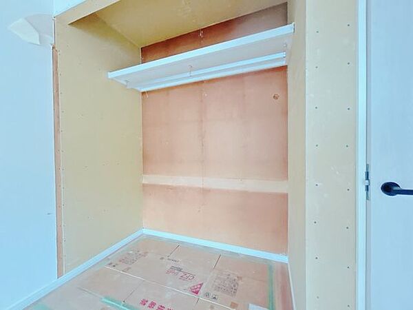 【リフォーム中】二階和室収納になります。こちらはオープンクローゼットに変更致します。