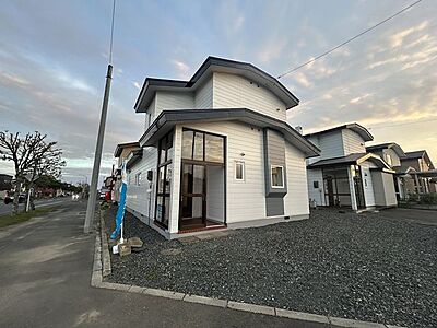 外観:【リフォーム済】外観になります。外壁屋根は全面塗装を行いました。 外観:【リフォーム済】外観になります。外壁屋根は全面塗装を行いました。
