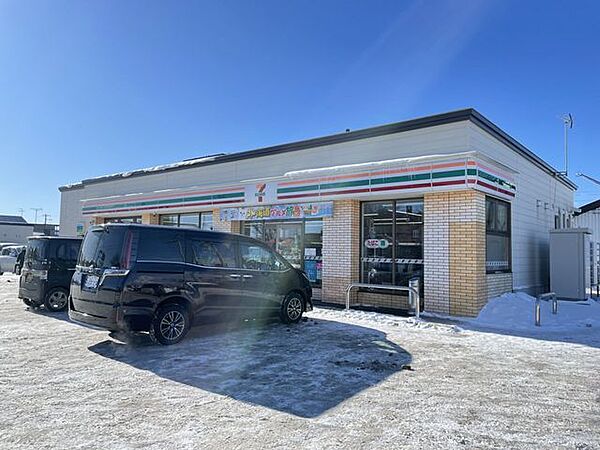 フクハラ昭和店 【コンビニ】セブンイレブン釧路鳥取北5丁目店まで徒歩2分（159ｍ）コンビニが近くにあるとお買い物が非常に楽ですね。 968m