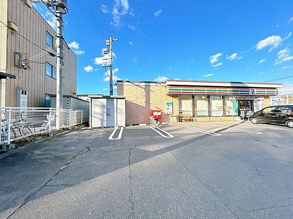 スーパーフクハラ自由が丘店 【コンビニ】セブンイレブン帯広若葉店まで200ｍ　徒歩3分です。徒歩圏内にあると便利ですよね。ちょっとした身の回りの物からお酒にお弁当まで何でも揃います。