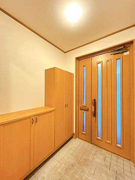 【リフォーム済】玄関の内観です。クリーニングと鍵の交換を実施しました。