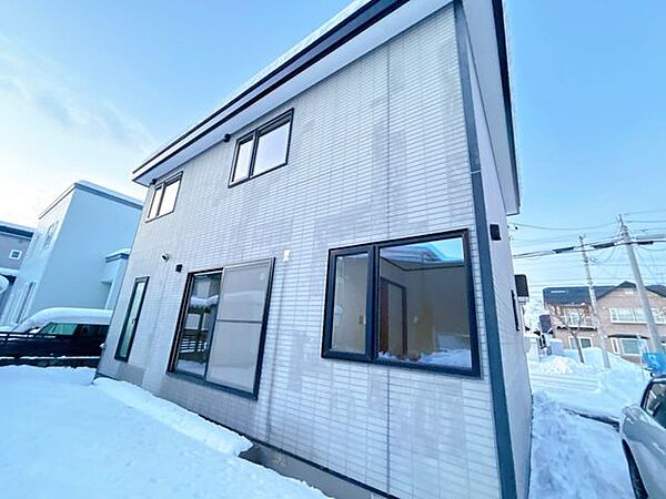 【リフォーム済】屋根塗装は高額な工事なので、一度にたくさんのお金を必要とします。リフォームで屋根の塗装を行いますので購入後も安心です。駐車場は3台駐車できます。