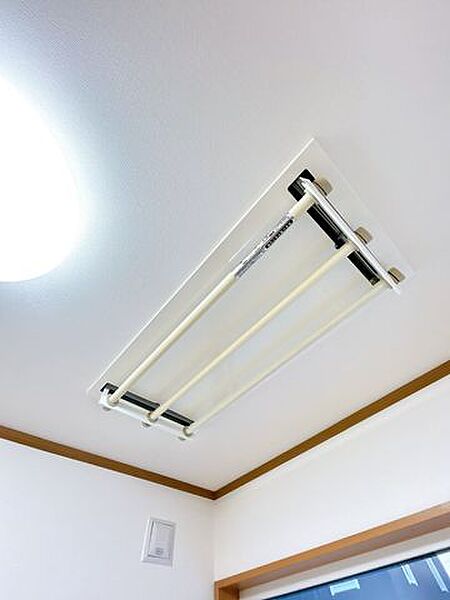 【リフォーム済】電動室内物干しです。クリーニングと点検を実施しました。