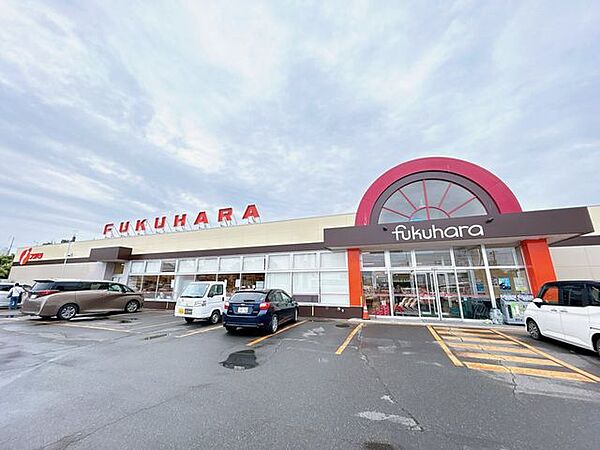 【スーパー】フクハラ店様まで徒歩21分（約1600ｍ）。営業時間は10：00から20：00まで。生鮮食品や日用品を取り揃えたスーパーです。スーパーが近くにあると奥様のお買い物が非常に楽ですね。