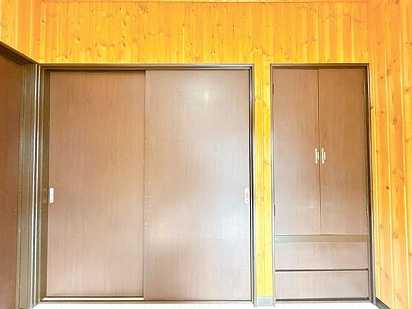 【二階東側洋室・収納】2F西側の収納です。収納があるとお部屋が広く使えますね。