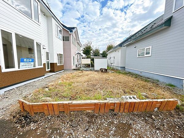 【庭】広いお庭があるので家庭菜園などもできそうです。