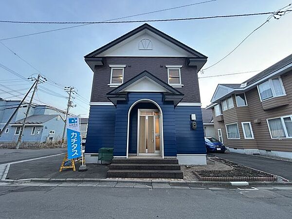 【リフォーム済写真】別角度外観写真です。敷地内各所に好きなお花や植物を植えるスペースがあるのも素敵ですね。