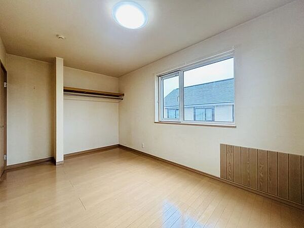 【現況写真】2階北側洋室写真です。
